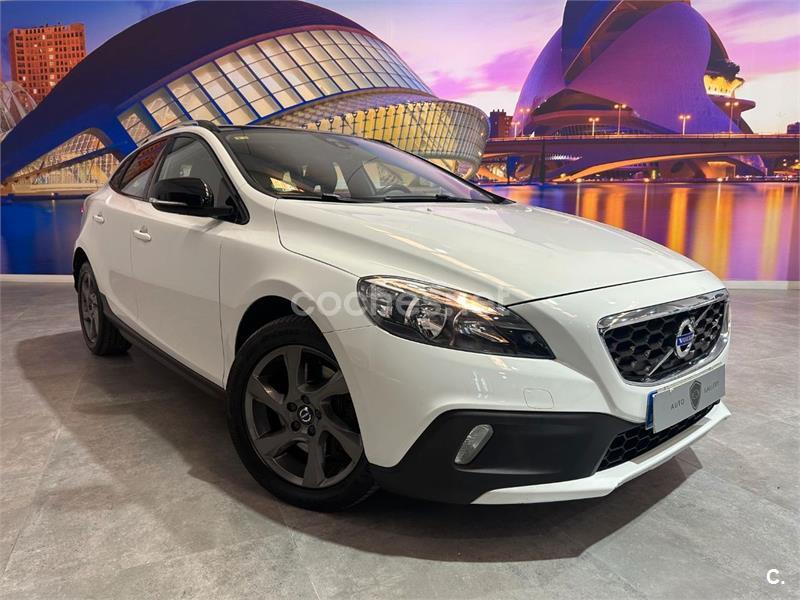 VOLVO V40 Cross Country 2.0 D2 Momentum 5p.