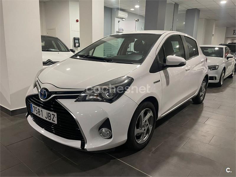 TOYOTA Yaris Hybrid Advance