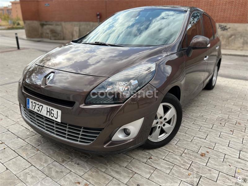 RENAULT Grand Scenic Dynamique dCi 110 auto EDC 7 plazas eco2