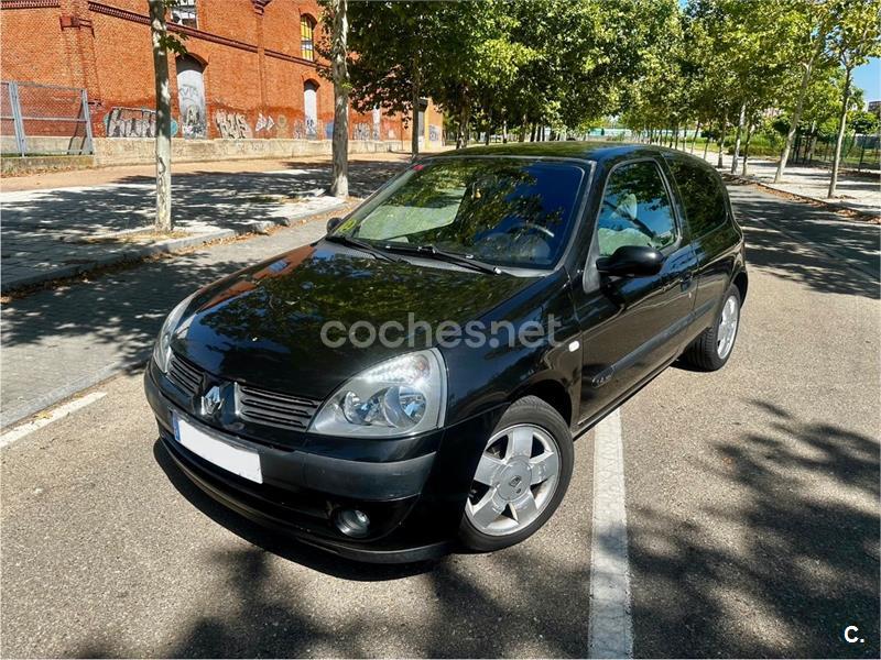 RENAULT Clio Luxe Privilege 1.4 16v