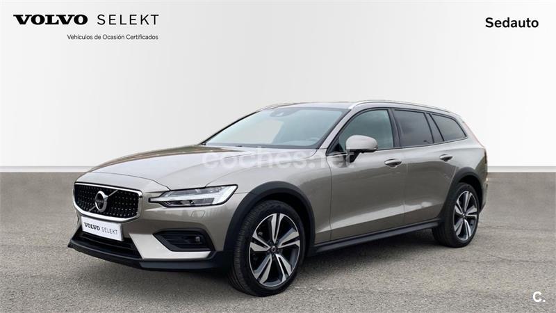 VOLVO V60 Cross Country 2.0 D4 AWD Cross Country AUTO