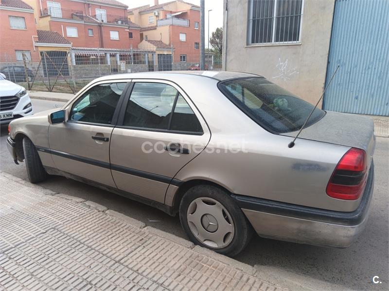 MERCEDES-BENZ Clase C C 220 D ELEGANCE 4p.