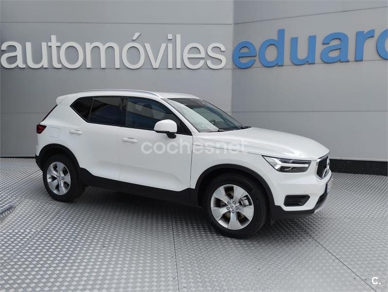 VOLVO XC40 2.0 T4 Momentum Auto