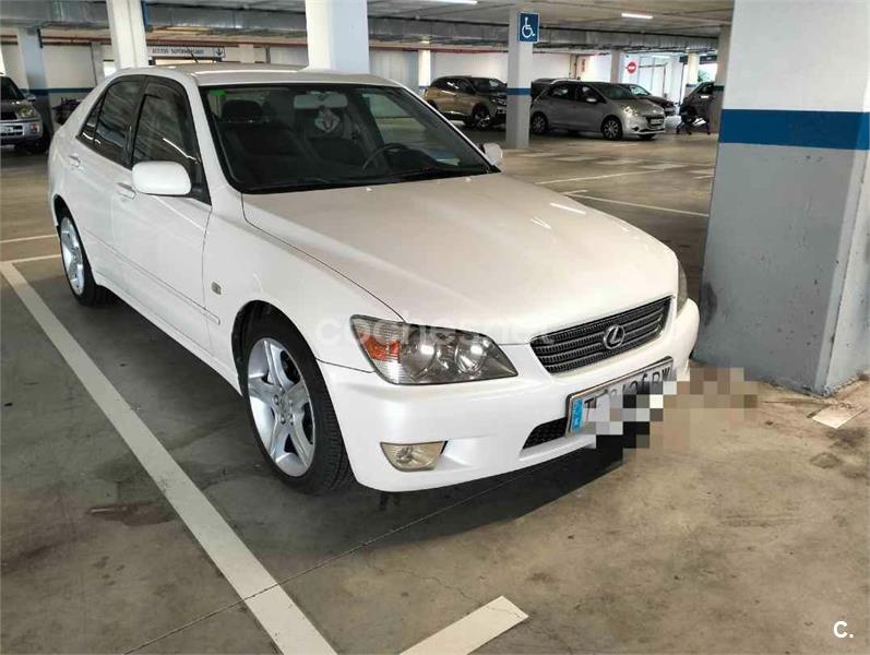 LEXUS IS200