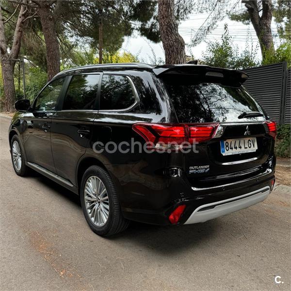 MITSUBISHI Outlander 2.4 PHEV Kaiteki Auto 4WD