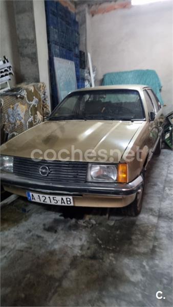 OPEL Rekord REKORD 2.3D LS 4p.