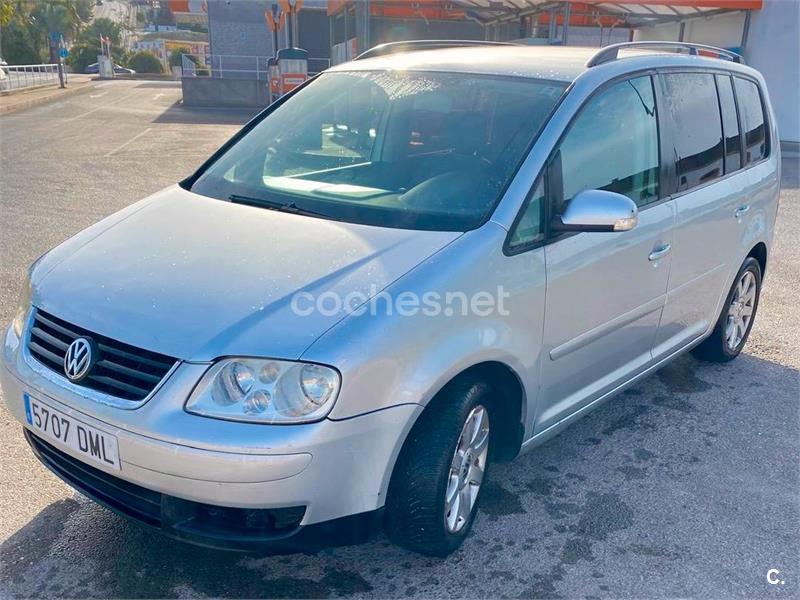 VOLKSWAGEN Touran