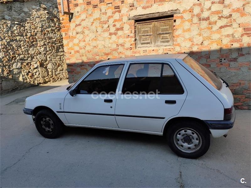 PEUGEOT 205