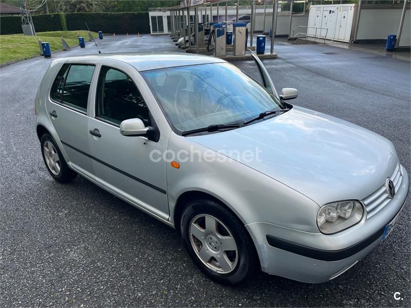 VOLKSWAGEN Golf 1.6 CONCEPTLINE 5p.