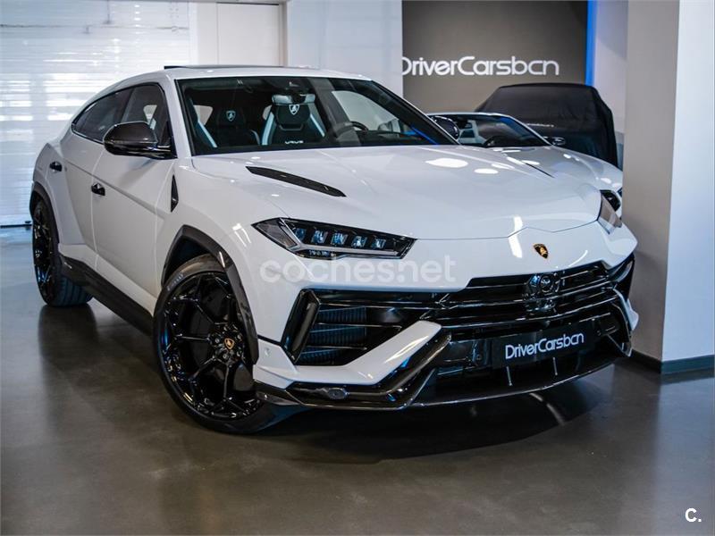 LAMBORGHINI Urus Performante