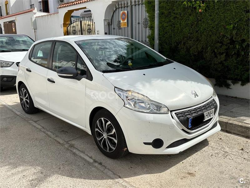 PEUGEOT 208