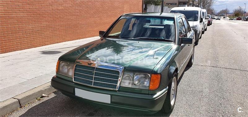 MERCEDES-BENZ Clase E E 300 DT AUTO KAT 5p.