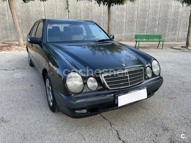 MERCEDES-BENZ Clase E E 220 CDI CLASSIC 4p.