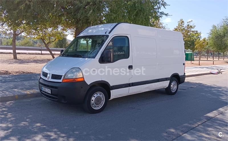 RENAULT Master 2.5dCi 3.3T MEDIO SOBREELEVADO 4p.