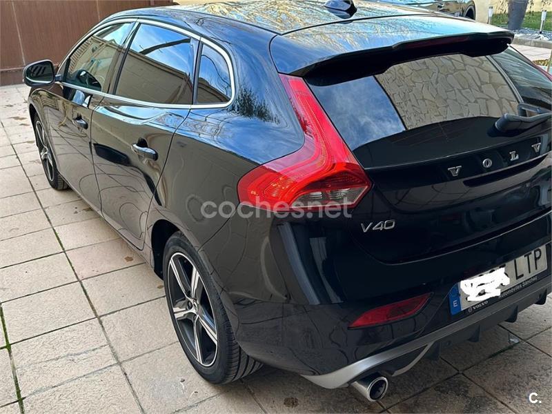 VOLVO V40 2.0 T2 RDesign Momentum Auto