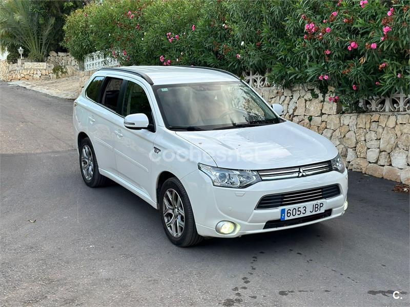 MITSUBISHI Outlander 2.0 PHEV Kaiteki Auto 4WD