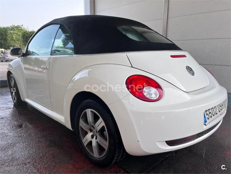 VOLKSWAGEN Beetle