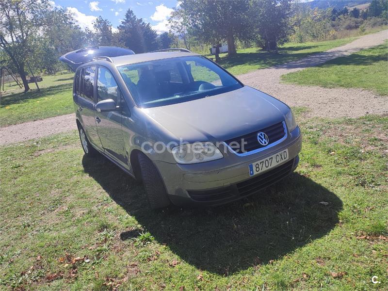 VOLKSWAGEN Touran 1.9 TDI ADVANCE 5p.