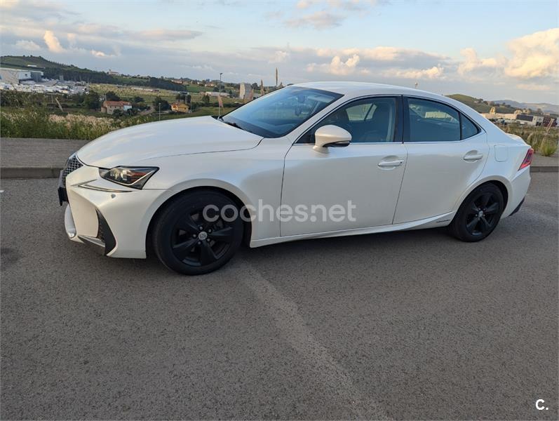 LEXUS IS 2.5 300h ECO