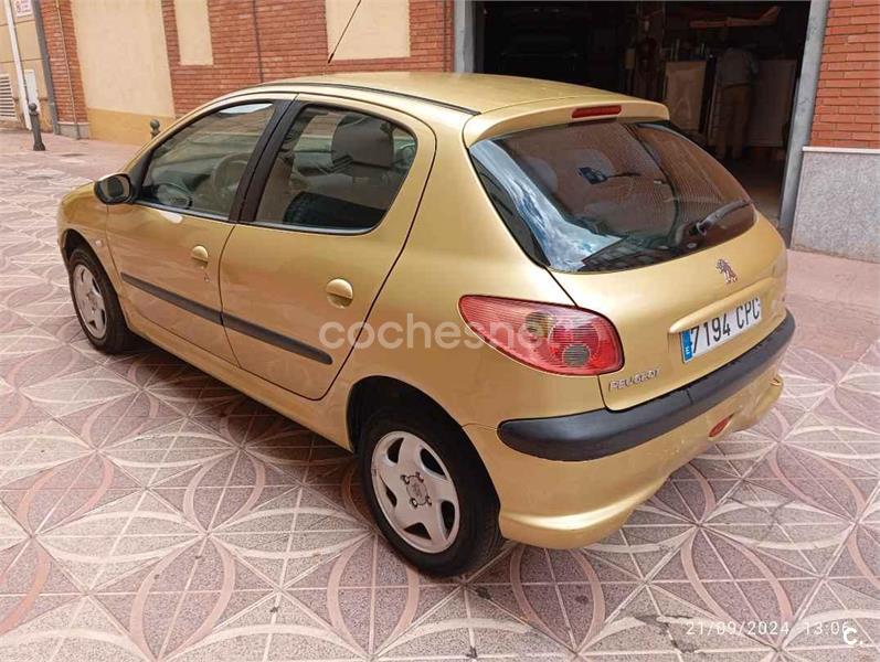 PEUGEOT 206