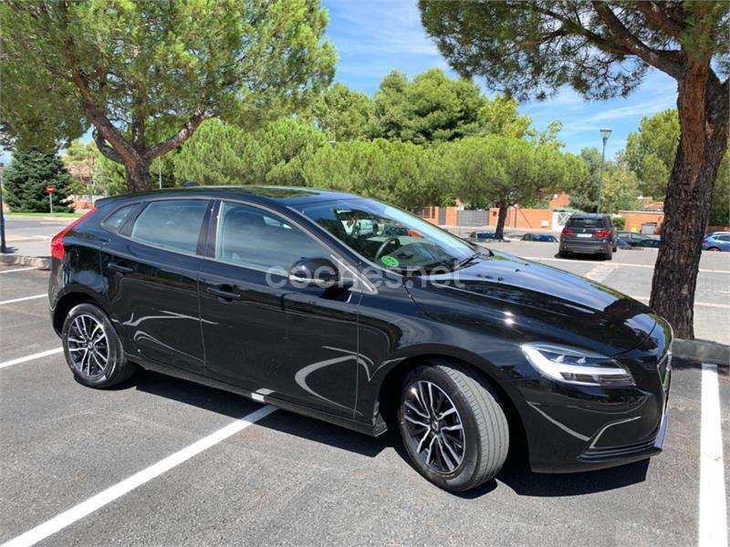 VOLVO V40 2.0 T2 Momentum