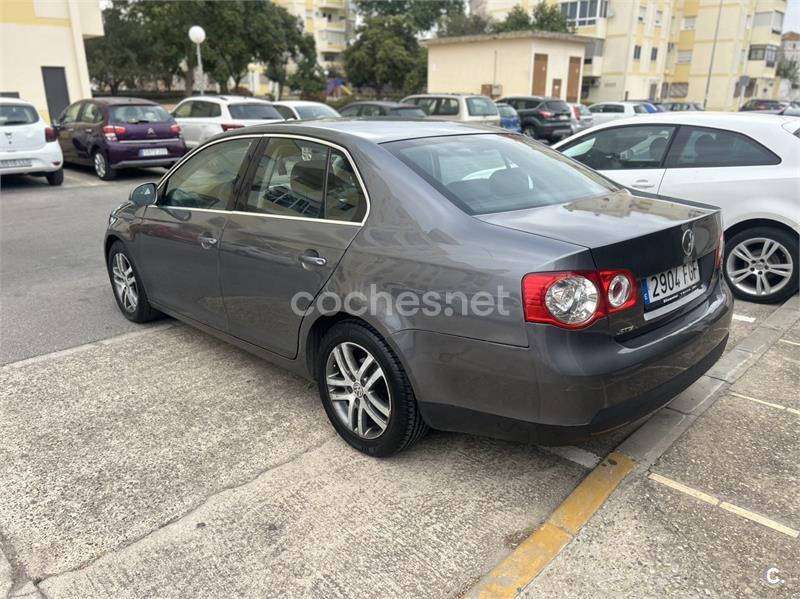 VOLKSWAGEN Jetta 1.9 TDi Trendline 4p.