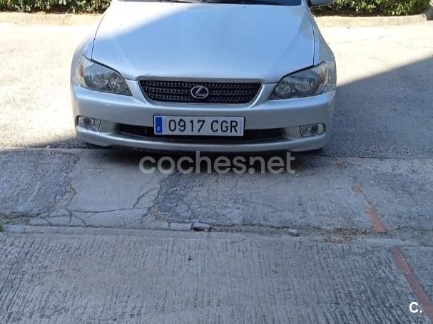 LEXUS IS200 2.0 Premium SportCross techo solar 5p.