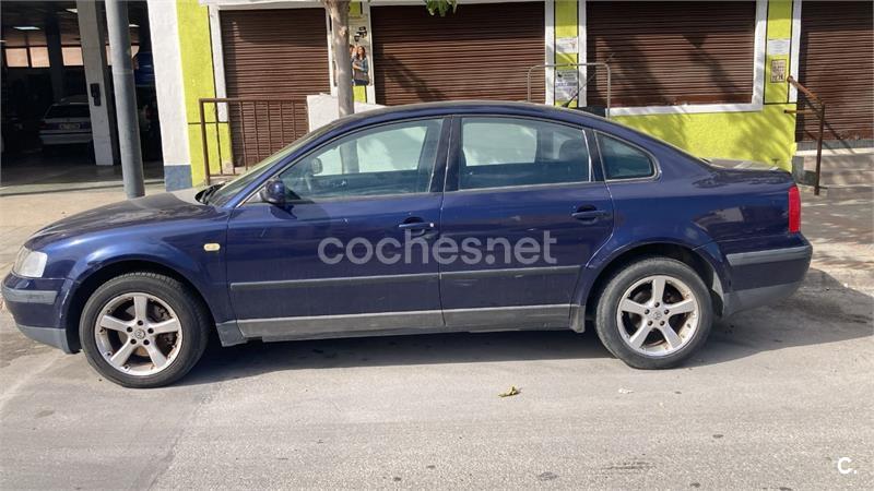 VOLKSWAGEN Passat 1.9 TDI Trendline