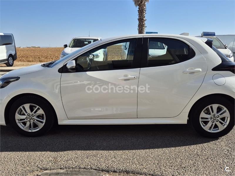 TOYOTA Yaris 1.5 120H Business Plus