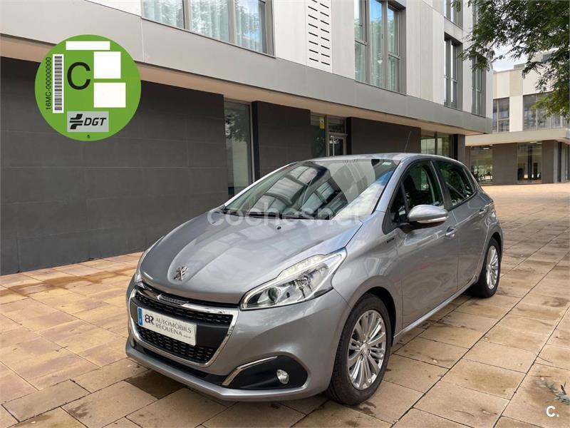 PEUGEOT 208 Signature 1.2L PureTech