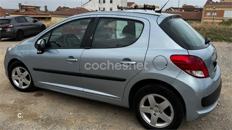 PEUGEOT 207 Confort 1.4 VTi 16v 95