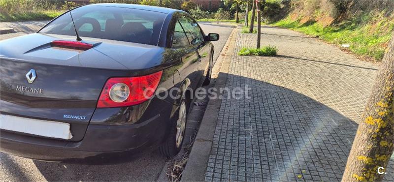 RENAULT Mégane COUPECABR. CONFORT AUTHENTIQUE 1.6 16v