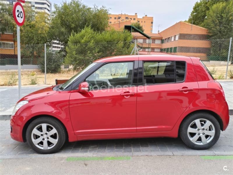 SUZUKI Swift 1.3 BLACK AND WHITE