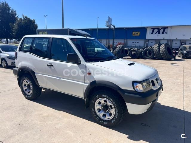 NISSAN Terrano 2.7 TDi Sport