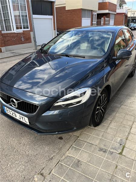 VOLVO V40 2.0 D2 Momentum