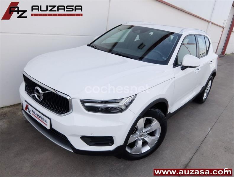 VOLVO XC40 2.0 T4 Momentum Auto