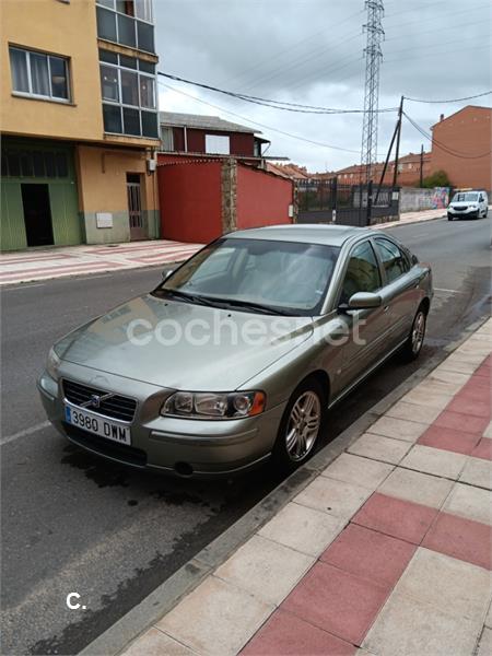 VOLVO S60 2.4D 130 Geartronic Momentum