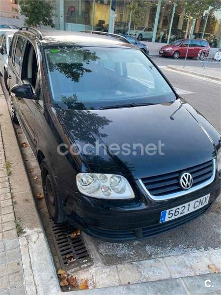 VOLKSWAGEN Touran