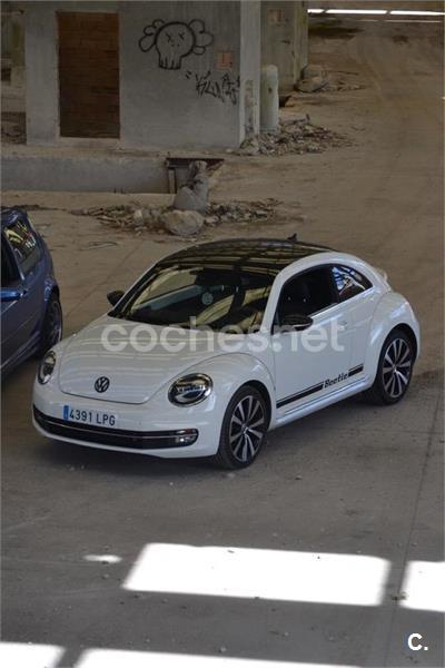 VOLKSWAGEN New Beetle