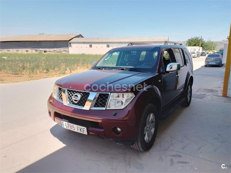 NISSAN Pathfinder 2.5 dCi LE Auto 7 plazas