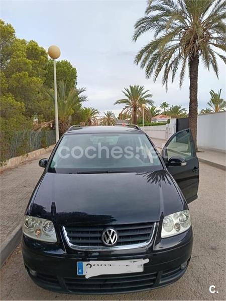 VOLKSWAGEN Touran