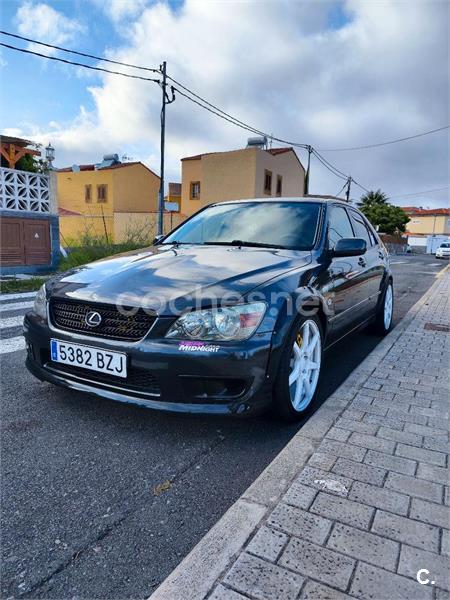 LEXUS IS200