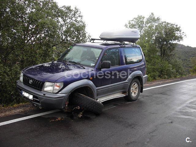 TOYOTA Land Cruiser 90