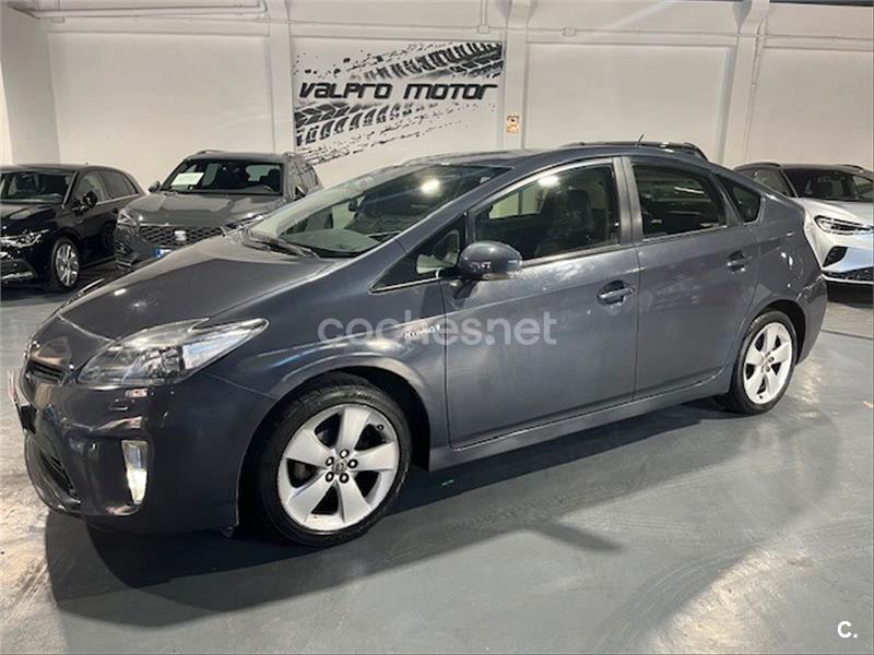 TOYOTA Prius Advance