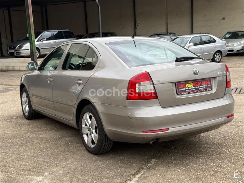 SKODA Octavia 1.6 TDI Active Plus solo particulares