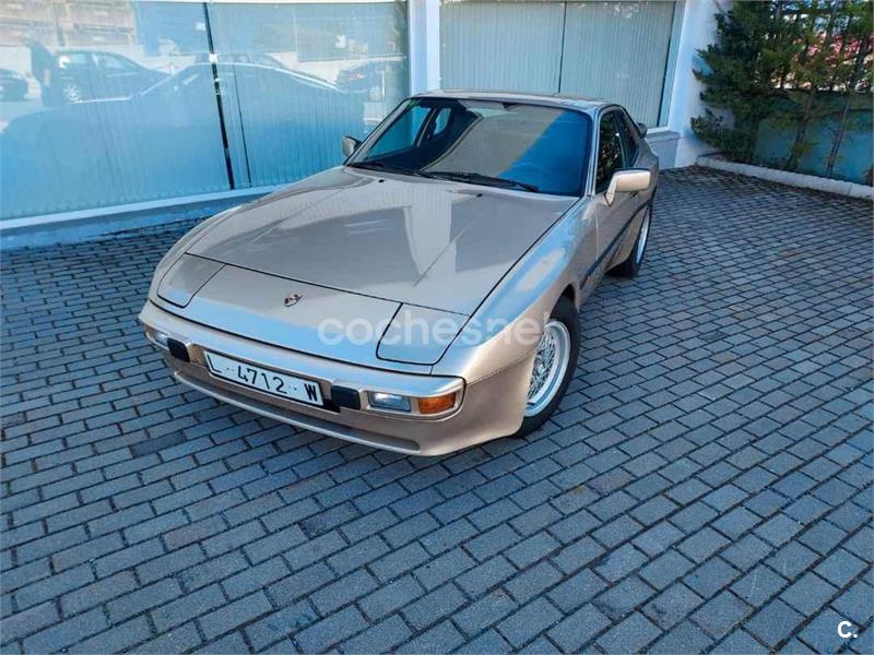 PORSCHE 944