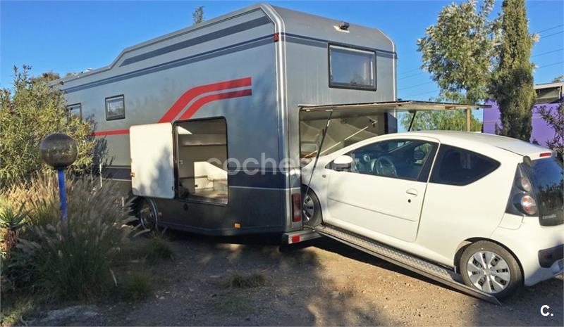 Mercedes-Benz 11m con garaje para coche