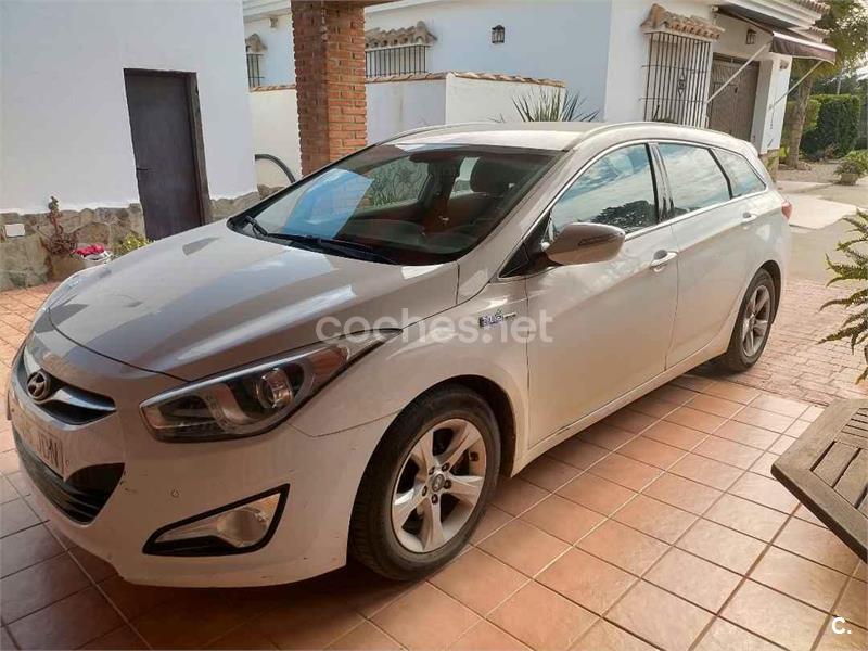 HYUNDAI i40