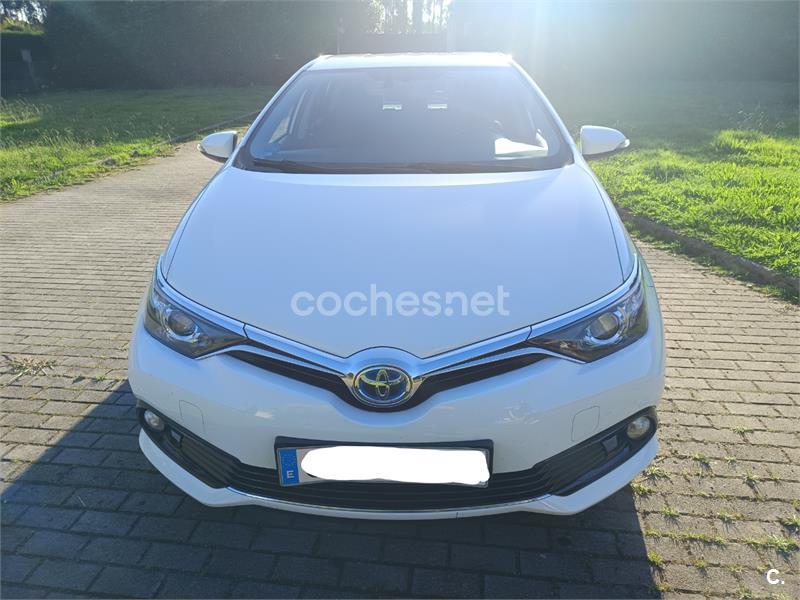 TOYOTA Auris Hybrid Active