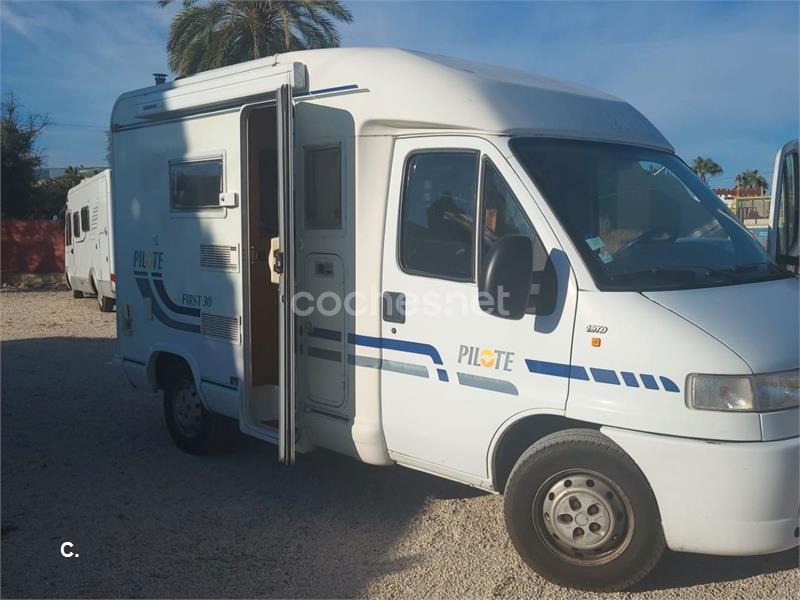 autocaravana pilote first 30